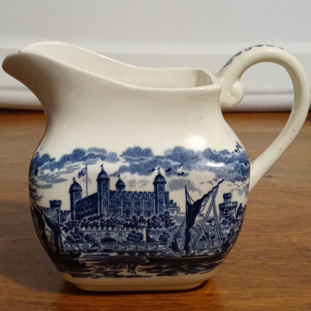 Enoch Wedgwood 8oz Royal Homes Of Britain Creamer